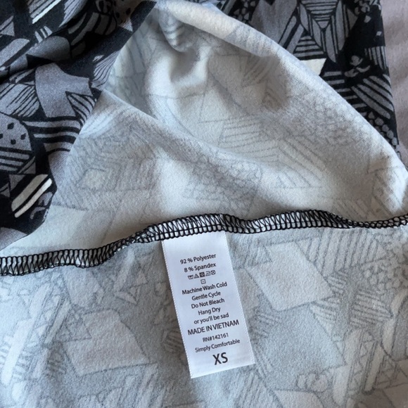 *BNWT* XS-M Black, Grey & White Aztec Carly - Picture 5 of 5